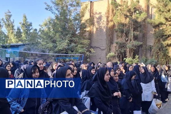 برگزاری جشن و تجلیل از مادران پرستار در مدرسه دکتر رزمی و قدس ناحیه دو شهرری 