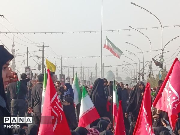 تلاقی دریای سرخ و سیاه مردم در حماسه وداع با قائد امت