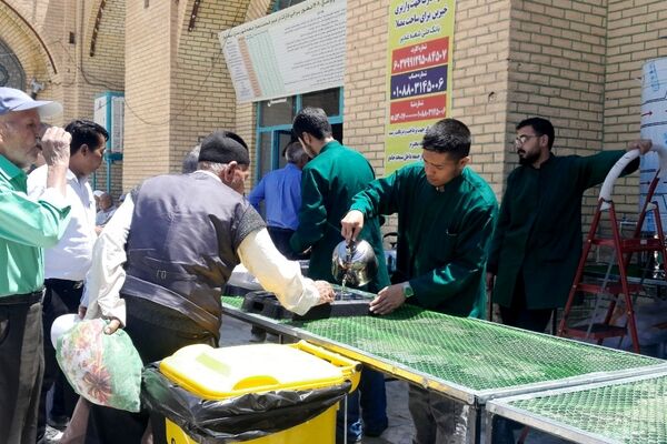 فعالیت چایخانه حضرت زهرا (س) در مسجد جامع 