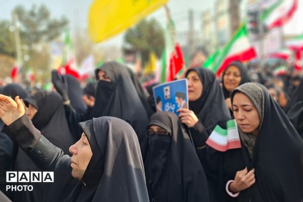 بیعت مردم قرچک با سومین رهبر نظام مقدس جمهوری اسلامی ایران