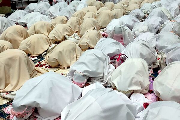برگزاری مراسم جشن تکلیف دانش‌آموزان دبستان نیلوفر رفیعی ناحیه دو شهرری 