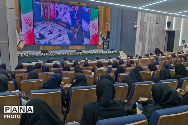 درخشش ستارگان ورامین در آیین تجلیل از نخبگان آموزشی