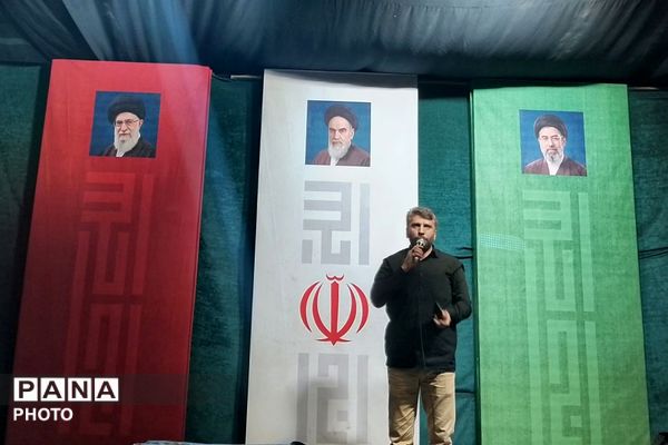 برپایی نماز استغاثه به امام زمان (عج) در میدان نماز شهرری 
