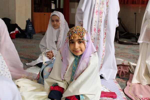 آیین جشن تکلیف دانش‌آموزان دختر شهرستان پردیس در فضایی معنوی و باشکوه
