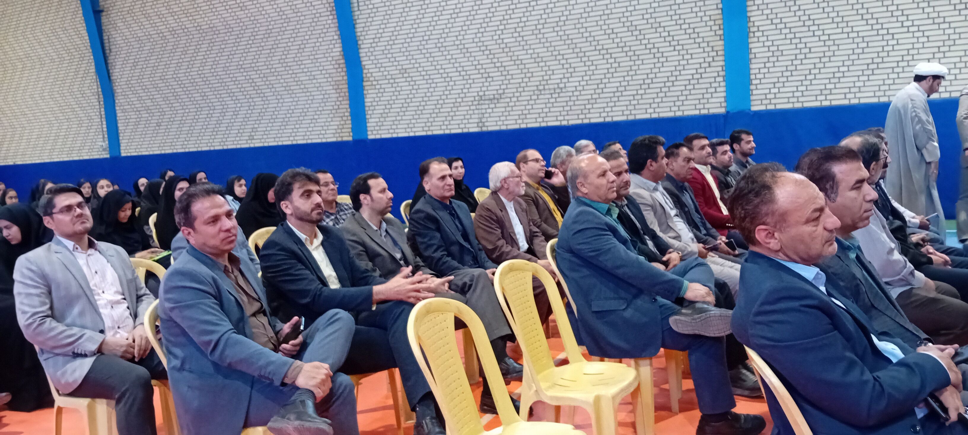 نواختن زنگ سپاس معلم در شهر آشخانه