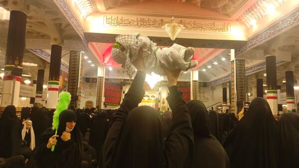 جلوه هایی از حضور مادران و نوزادان در همایشی به نام طفل شیرخوار کربلا