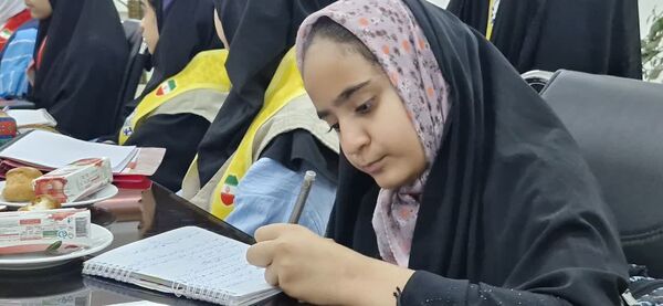 دیدار رئیس سازمان دانش‌آموزی و دانش‌آموزان پیشتاز و خبرنگاران پانا با رئیس سازمان تأمین اجتماعی محمودآباد 