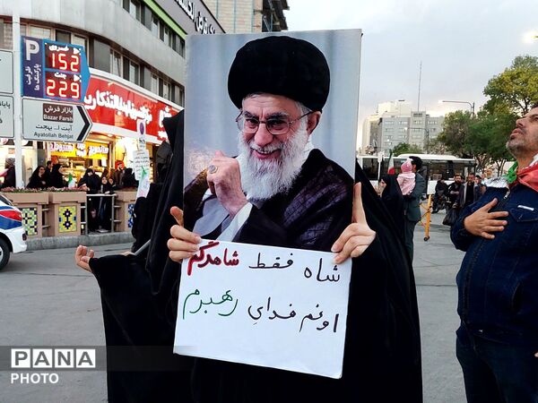 حضوری از جنس نور در چهلم رهبر انقلاب