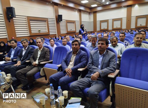 نشست مدیران آموزش و پرورش شهرستان بناب با محوریت آغاز سال تحصیلی جدید