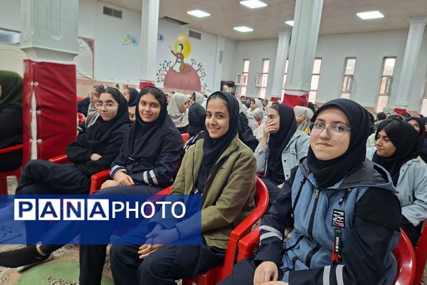 شوق انتظار دیدار منجی عالم بشریت در قلب‌های دانش‌آموزان زینبیه۲