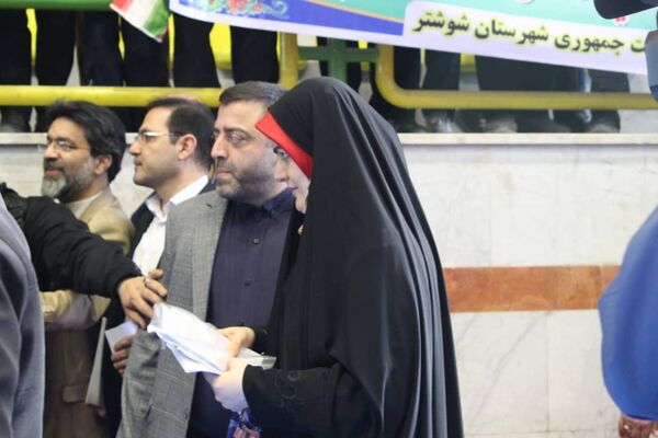 استقبال مردم اهواز از رئیس جمهوری