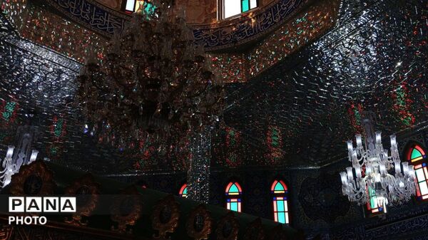 به یاد شهدا در گلزار شهدا