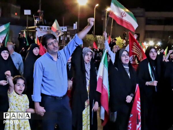 میدان انقلاب؛ جغرافیای همدلی در سایه سار نام میهن