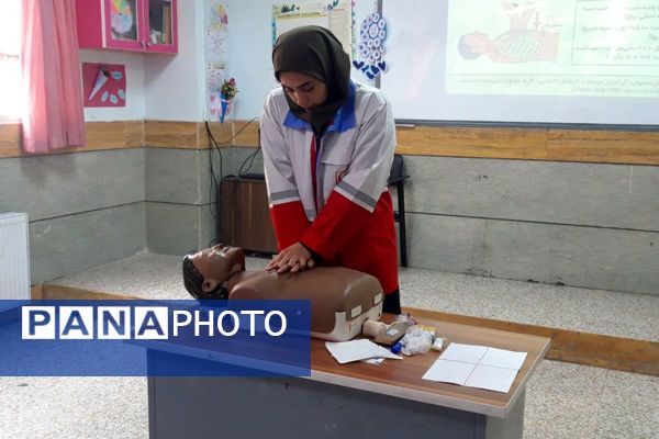 اولین دوره آموزشی آموزگاران با هدف کیفیت بخشی برنامه های سلامت و تندرستی 