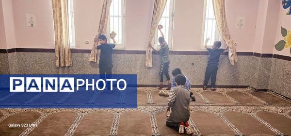 غبارروبی نمازخانه‌های مدارس قشم در آستانه سال تحصیلی جدید