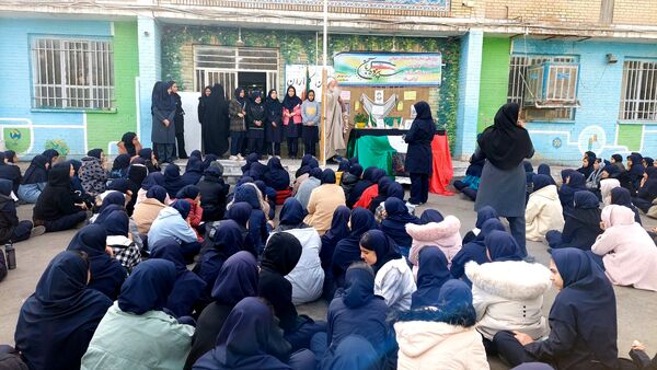 مراسم روز دانش‌آموز در دبیرستان هوشنگی