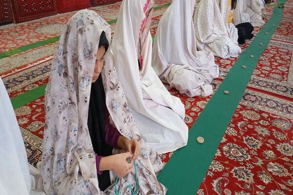 آخرین روز از اعتکاف دانش آموزی انس با خدا  در مسجد جامع شهر بار نیشابور