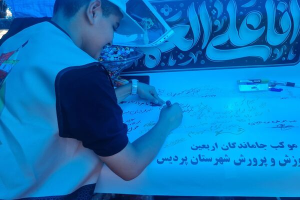 برپایی موکب امام حسین (ع) در منطقه پردیس با مشارکت پیشتازان سازمان دانش آموزی 