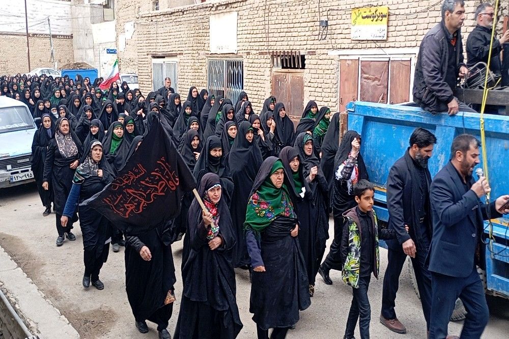 حضورخودجوش مردم سادات شهر بار به مناسبت شهادت حضرت آیت الله خامنه ای 