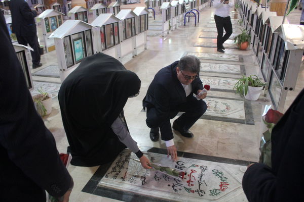 تجدید میثاق مدیرکل امور شاهد و ایثارگران وزارت آموزش و پرورش از شهدا در بوشهر