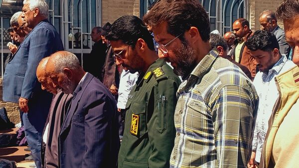 نماز جمعه این هفته شهرستان کاشمر همزمان با روز قدس برگزار شد 