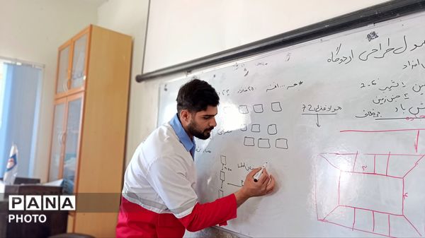 استقرار اردوگاه اضطراری توسط تیم دادرس پیشرفته هلال‌احمر