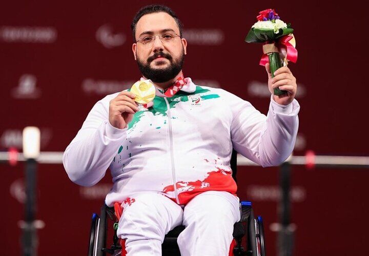 پرچمدار ایران در مراسم بدرقه: پشت مردم و آب و خاکمان هستیم