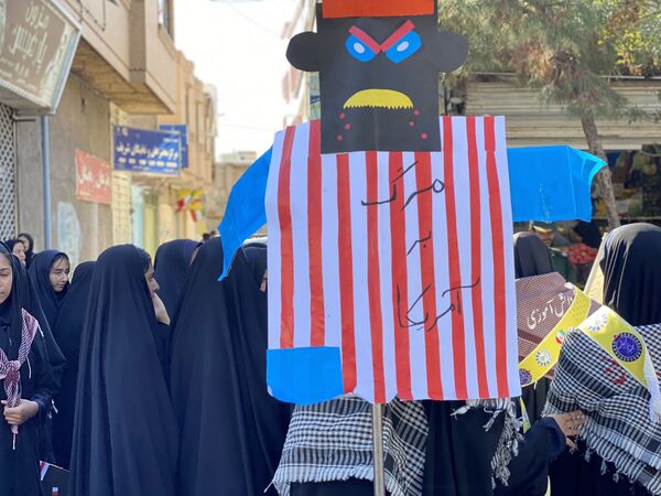 راهپیمایی عظیم ۱۳ آبان ماه، با حضور پرشور دانش‌آموزان ولایتمدار و مردم غیور و همیشه در صحنه مه‌ولات