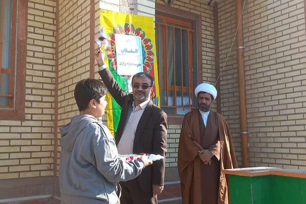 زنگ انقلاب در سعدآباد 