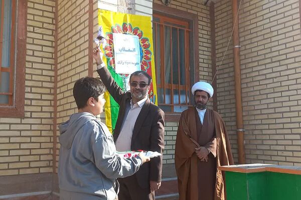 زنگ انقلاب در سعدآباد 