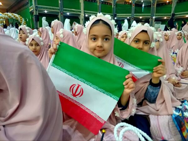 آیین زیبای جشن تکلیف دختران یزدی در حسینیه محمود آباد