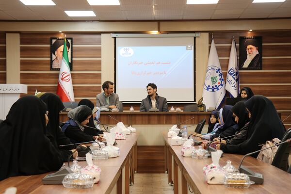 نشست هم‌اندیشی خبرنگاران خراسان رضوی با سردبیر خبرگزاری پانا