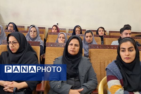 صعود به قله‌های تکنولوژی و فناوری با ارتقا سواد دیجیتال معلمان 