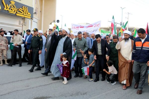 مردم بندرخمیر با حضور یکپارچه در ۲۲ بهمن اقتدار خود را فریاد زدند