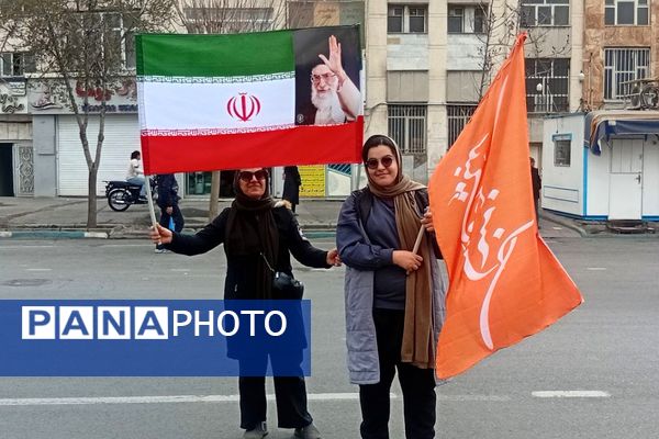 حضور اقشار مختلف مردم شهرری در راهپیمایی ۲۲ بهمن