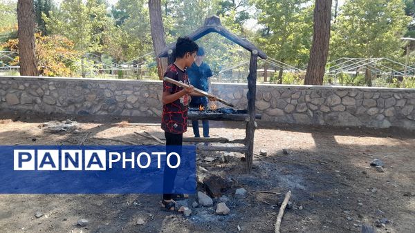 خودکفایی در آشپزی؛ دانش‌آموزان جوجه را از زغال تا سفره رساندند