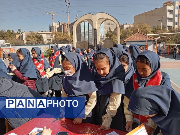 انتخابات شورای دانش آموزی در دبستان آرمینه مصلی نژاد ناحیه ۶ 