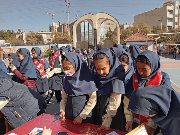 انتخابات شورای دانش آموزی در دبستان آرمینه مصلی نژاد ناحیه ۶ 