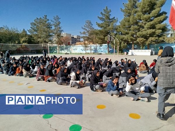 انتخابات شورای دانش آموزی در دبیرستان دخترانه امید 