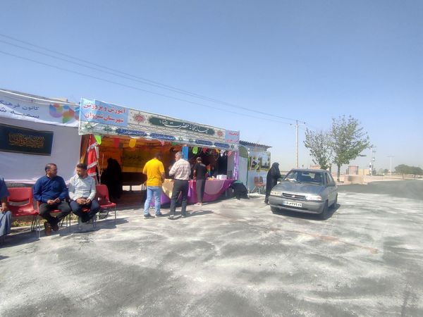 همکاری دانش آموزان خادمیار دبستان ضحی۲ با چایخانه دانش آموزی حضرت رضا(ع) شیروان