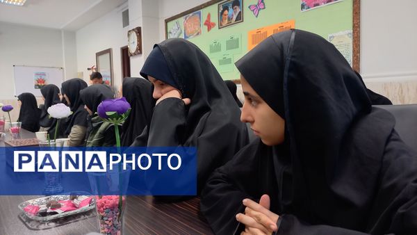 حضور مدیر آموزش و پرورش ملارد در جمع دانش‌آموزان برتر مسابقات قرآنی و فرهنگی هنری دبیرستان شاهد شهدای اقتدار