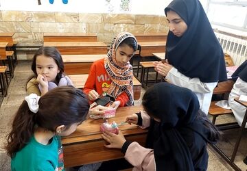 شادی‌آفرینی تیم هلال احمر در اردوی جهادی محبت برای کودکان 