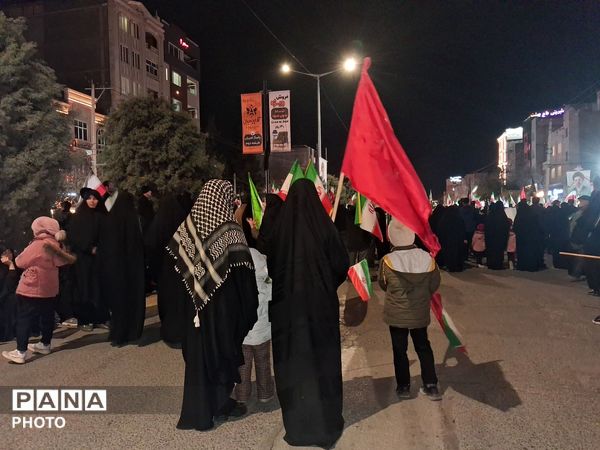 حماسه سازی مردم نیشابور در بیستمین شب از راهپیمایی های مردمی بلوار فضل 