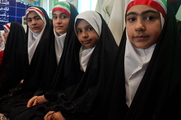  جشن پدر و دختری در دبستان مالک اشتر ملارد در دهه کرامت پیوند مهر را طنین انداز کرد 