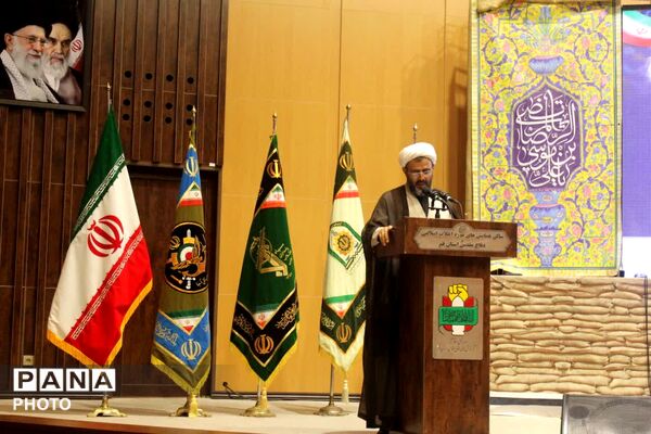 رونمایی از نخستین جلد دانشنامه دفاع مقدس استان قم