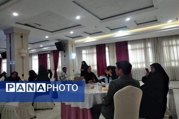 دوره و کارگاه تعاملی مربی، راهبر نسل جدید در مشهد