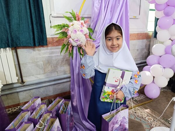 رنگین‌کمان شادی و علم در جشن شکوفه‌های کلاس اولی یزدانی