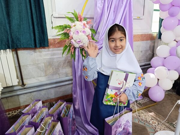 رنگین‌کمان شادی و علم در جشن شکوفه‌های کلاس اولی یزدانی
