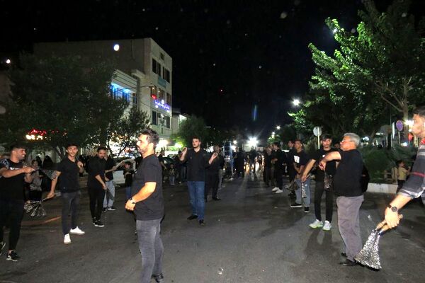 سوگواری عزاداران شهر قیامدشت در شب عاشورای حسینی