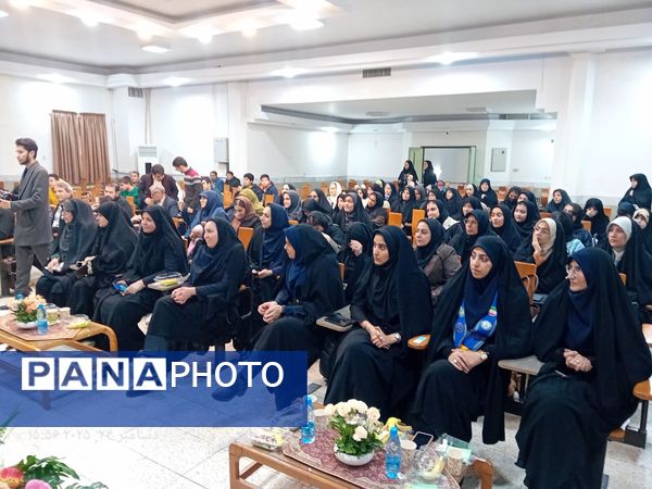 وقتی نوجوانان قلم به دست گرفتند شب شعر رنگی تازه یافت